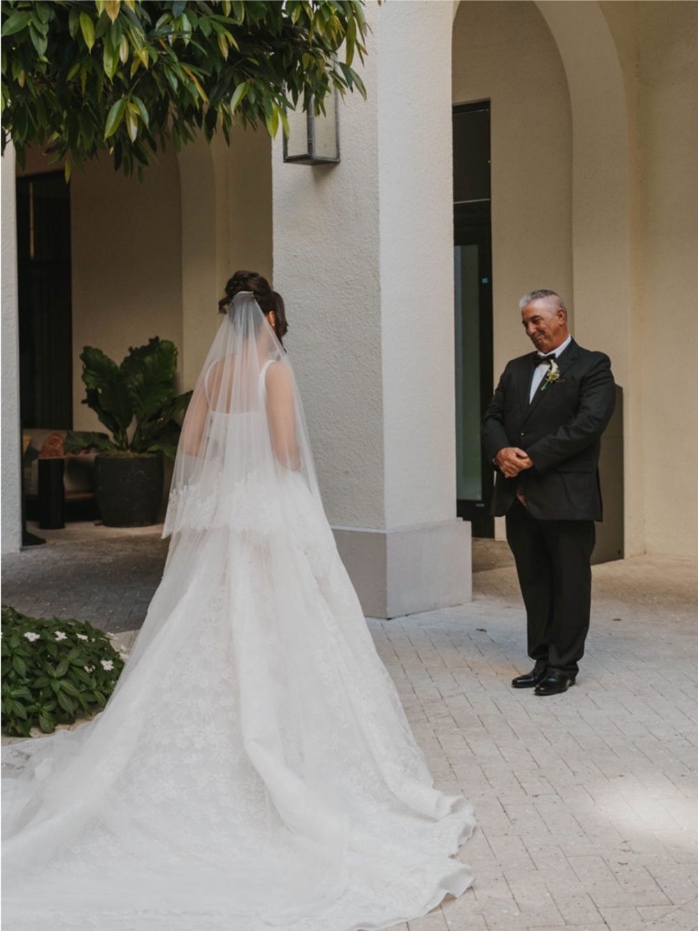 ❌SOLD❌ Veils by Rebecca 2 Tier Chantilly Lace Wedding Veil With Blusher - Picture 2 of 9